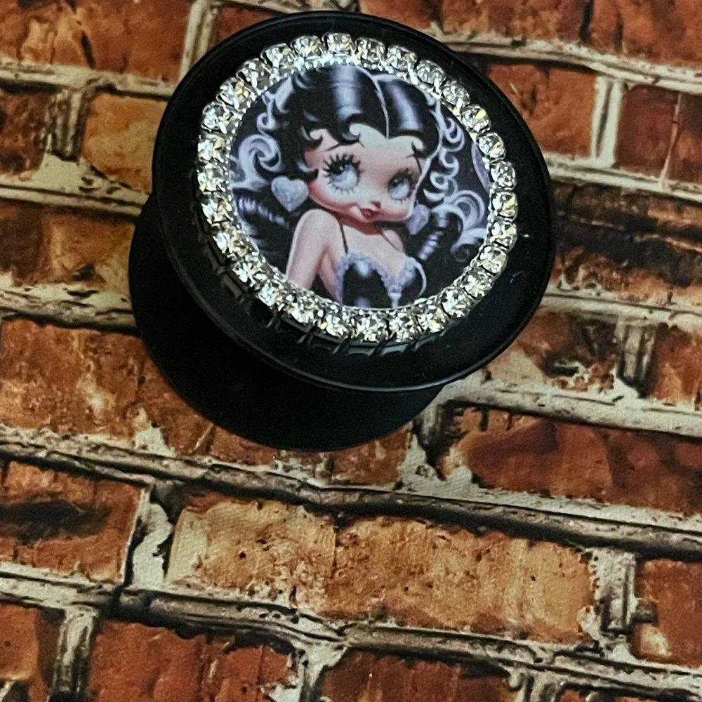 Betty boop phone accessory